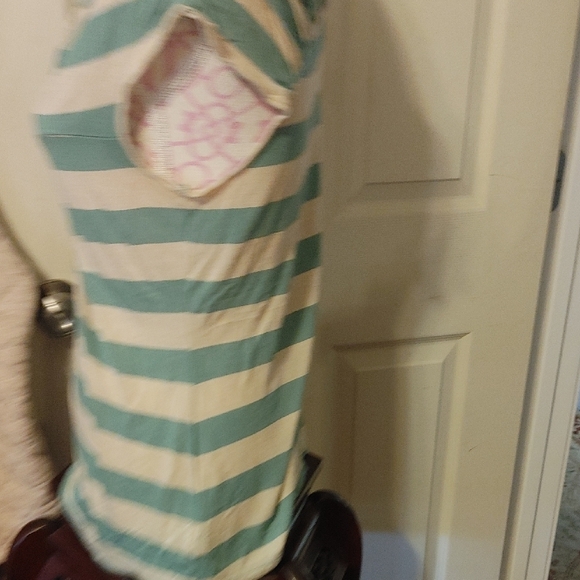 Deletta Asymmetrical Green and White Blouse - Picture 4 of 10